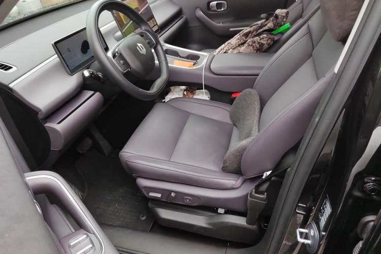 Used Leapmotor C16 2026 All-Electric 630 LiDAR Zhizun Edition 6 Seats Left Front Seat