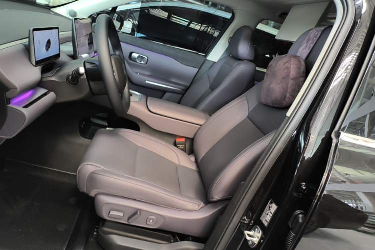Used Leapmotor C16 2026 All-Electric 630 LiDAR Zhizun Edition 6 Seats Left Front Seat