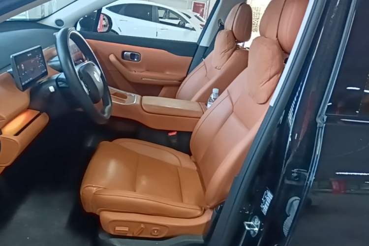 Used Leapmotor C16 2026 Extended-Range 280 LiDAR Zhizun Edition 6 Seats Left Front Seat