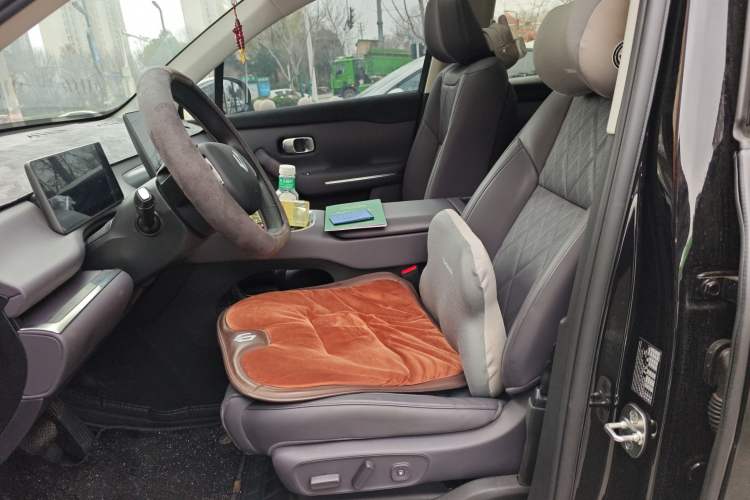 Used Leapmotor C16 2026 Pure Electric 630 LiDAR Zhizun Edition 5 Seats Left Front Seat