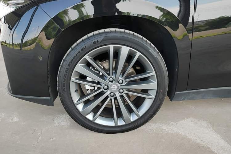 Used Leapmotor C16 2026 Extended-Range 280 LiDAR Zhizun Edition 6 Seats Left Front Wheel Hub