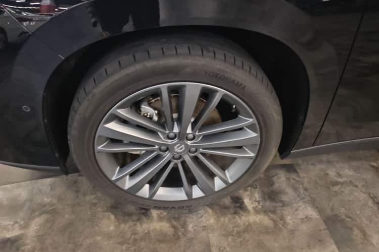 Used Leapmotor C16 2026 Extended-Range 280 LiDAR Zhizun Edition 6 Seats Left Front Wheel Hub