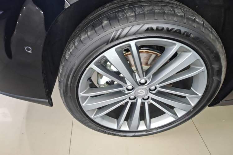 Used Leapmotor C16 2026 Extended-Range 280 LiDAR Zhizun Edition 6 Seats Left Front Wheel Hub