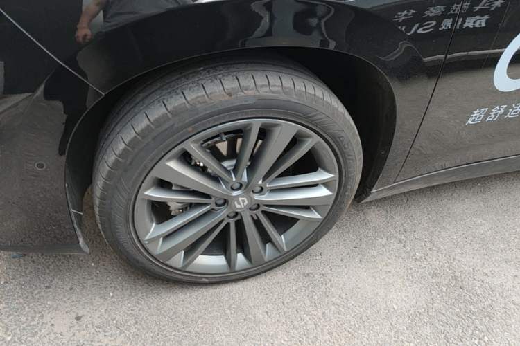 Used Leapmotor C16 2026 Extended-Range 280 LiDAR Zhizun Edition 6 Seats Left Front Wheel Hub