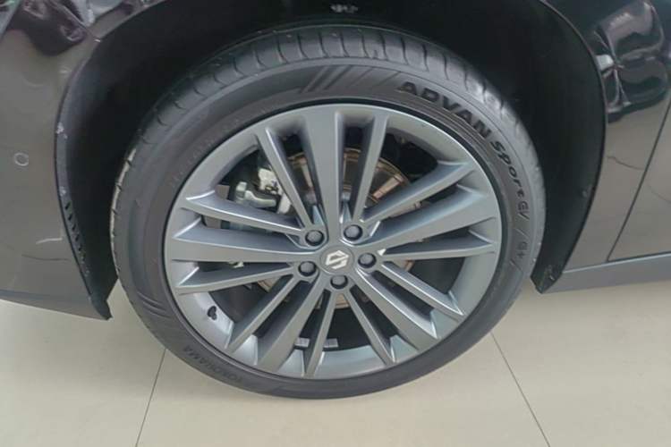 Used Leapmotor C16 2026 Extended-Range 280 LiDAR Zhizun Edition 6 Seats Left Front Wheel Hub