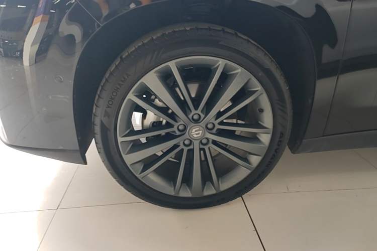 Used Leapmotor C16 2026 Extended-Range 280 LiDAR Zhizun Edition 6 Seats Left Front Wheel Hub