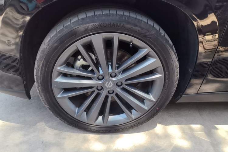 Used Leapmotor C16 2026 Extended-Range 280 LiDAR Zhizun Edition 6 Seats Left Front Wheel Hub