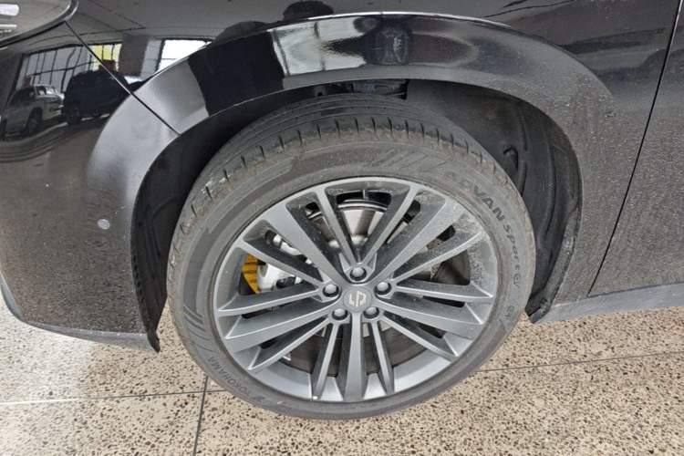 Used Leapmotor C16 2026 Extended-Range 280 LiDAR Zhizun Edition 6 Seats Left Front Wheel Hub