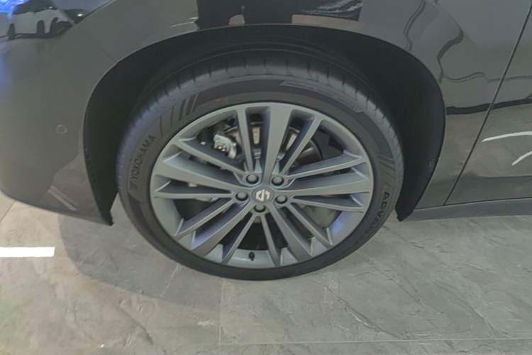 Used Leapmotor C16 2026 Extended-Range 280 LiDAR Zhizun Edition 6 Seats Left Front Wheel Hub
