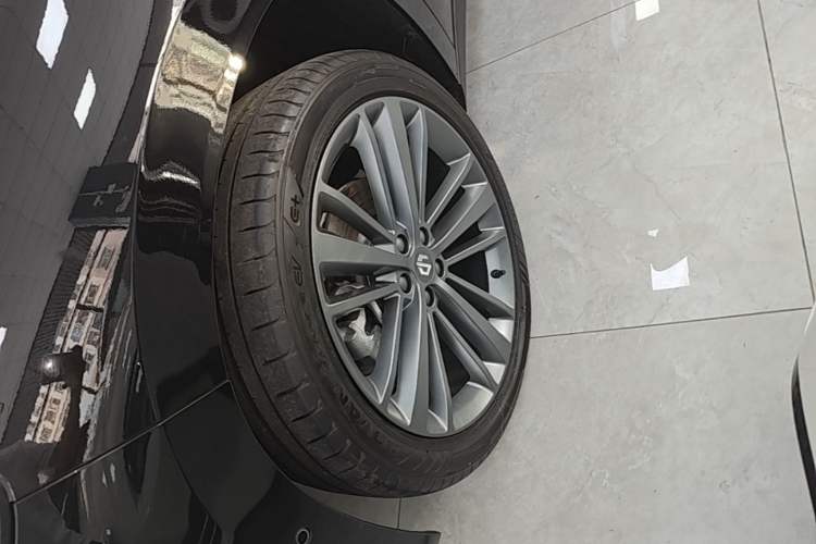 Used Leapmotor C16 2026 Extended-Range 280 LiDAR Zhizun Edition 6 Seats Left Front Wheel Hub