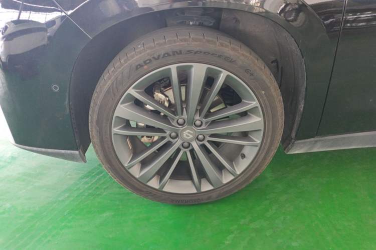 Used Leapmotor C16 2026 Extended-Range 280 LiDAR Zhizun Edition 6 Seats Left Front Wheel Hub