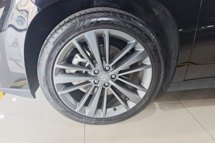 Used Leapmotor C16 2026 Extended-Range 280 LiDAR Zhizun Edition 6 Seats Left Front Wheel Hub