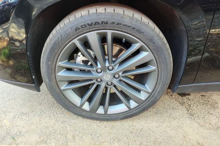 Used Leapmotor C16 2026 Extended-Range 280 LiDAR Zhizun Edition 6 Seats Left Front Wheel Hub