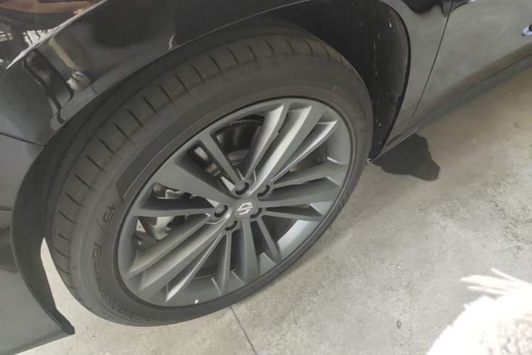 Used Leapmotor C16 2026 Extended-Range 280 LiDAR Zhizun Edition 5 Seats Left Front Wheel Hub