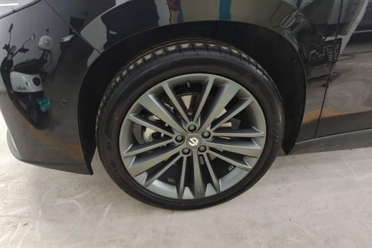 Used Leapmotor C16 2026 Extended-Range 280 LiDAR Zhizun Edition 6 Seats Left Front Wheel Hub