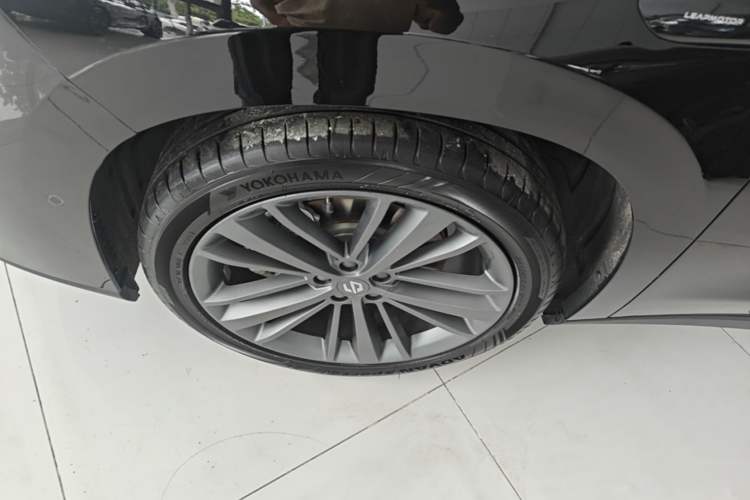 Used Leapmotor C16 2026 Extended-Range 280 LiDAR Zhizun Edition 6 Seats Left Front Wheel Hub