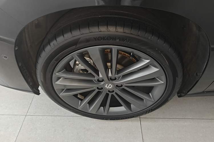 Used Leapmotor C16 2026 Extended-Range 280 LiDAR Zhizun Edition 6 Seats Left Front Wheel Hub