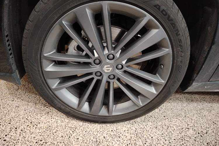 Used Leapmotor C16 2026 Extended-Range 280 LiDAR Zhizun Edition 6 Seats Left Front Wheel Hub