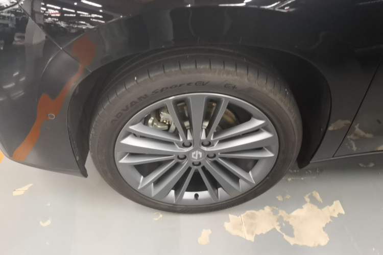 Used Leapmotor C16 2026 Extended-Range 280 LiDAR Zhizun Edition 6 Seats Left Front Wheel Hub