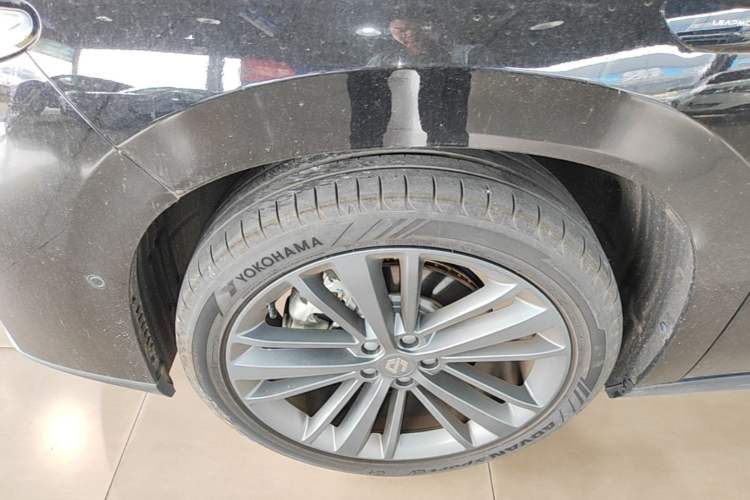 Used Leapmotor C16 2026 Extended-Range 280 LiDAR Zhizun Edition 6 Seats Left Front Wheel Hub