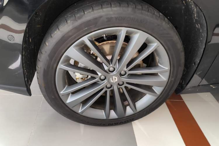 Used Leapmotor C16 2026 Extended-Range 280 LiDAR Zhizun Edition 6 Seats Left Front Wheel Hub