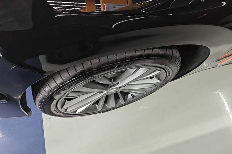 Used Leapmotor C16 2026 Extended-Range 280 LiDAR Zhizun Edition 6 Seats Left Front Wheel Hub