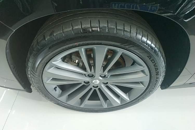 Used Leapmotor C16 2026 Extended-Range 280 LiDAR Zhizun Edition 6 Seats Left Front Wheel Hub