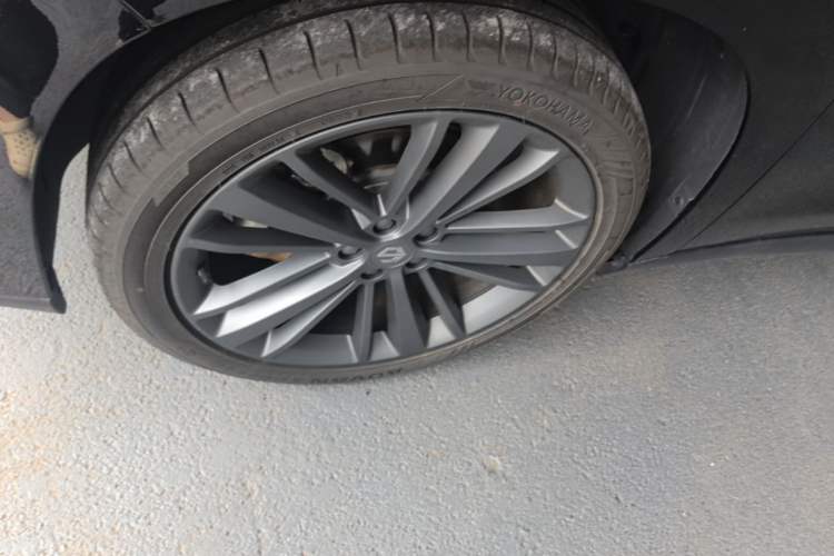 Used Leapmotor C16 2026 Extended-Range 280 LiDAR Zhizun Edition 6 Seats Left Front Wheel Hub