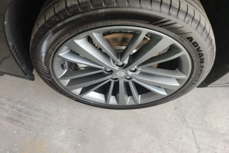 Used Leapmotor C16 2026 All-Electric 630 LiDAR Zhizun Edition 6 Seats Left Front Wheel Hub