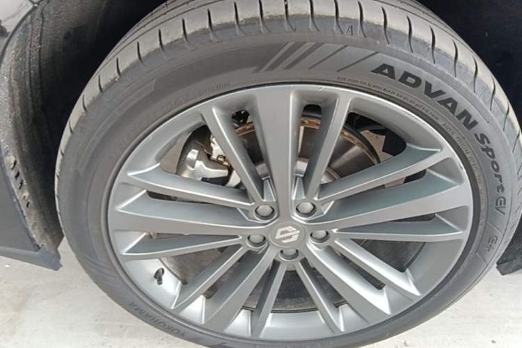 Used Leapmotor C16 2026 Extended-Range 280 LiDAR Zhizun Edition 6 Seats Left Front Wheel Hub
