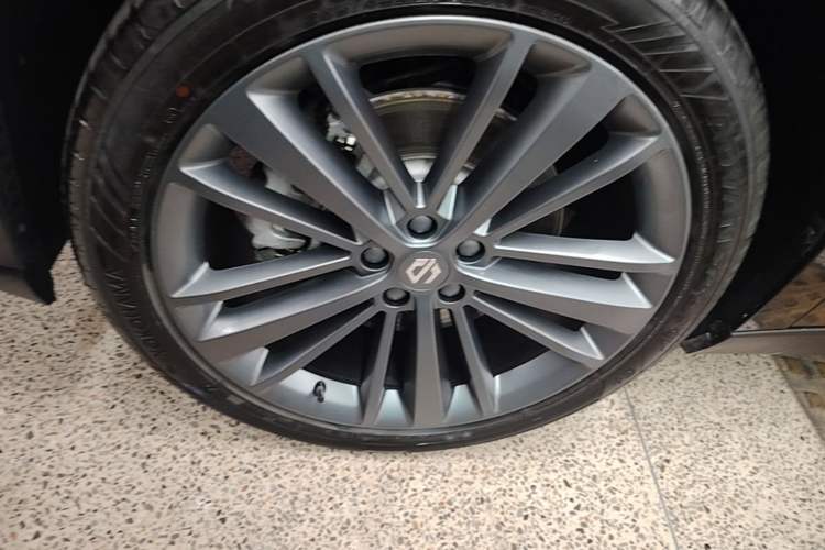 Used Leapmotor C16 2026 Extended-Range 280 LiDAR Zhizun Edition 6 Seats Left Front Wheel Hub
