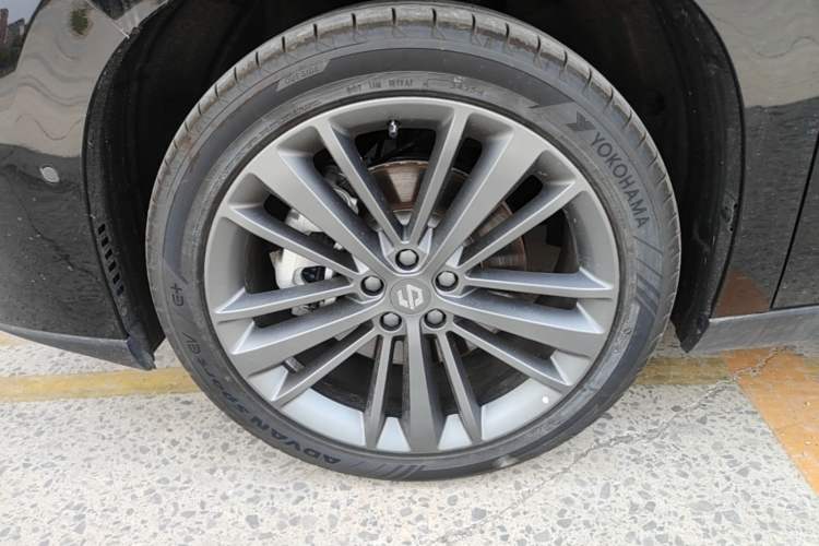 Used Leapmotor C16 2026 Extended-Range 280 LiDAR Zhizun Edition 6 Seats Left Front Wheel Hub