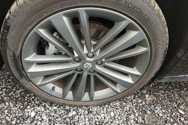 Used Leapmotor C16 2026 Extended-Range 280 LiDAR Zhizun Edition 6 Seats Left Front Wheel Hub
