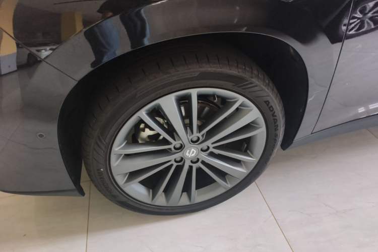 Used Leapmotor C16 2026 Extended-Range 280 LiDAR Zhizun Edition 6 Seats Left Front Wheel Hub