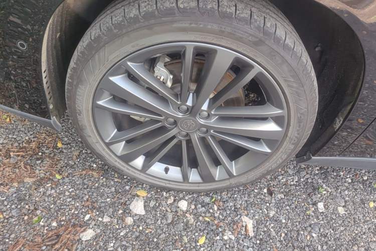 Used Leapmotor C16 2026 Extended-Range 280 LiDAR Zhizun Edition 6 Seats Left Front Wheel Hub