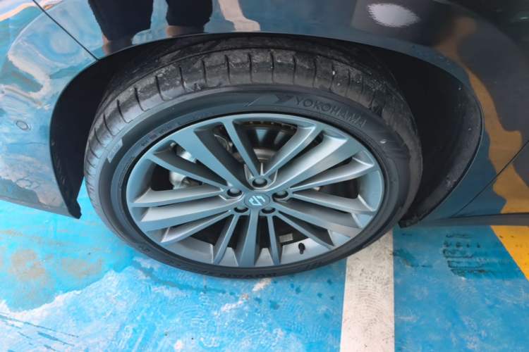 Used Leapmotor C16 2026 Extended-Range 280 LiDAR Zhizun Edition 6 Seats Left Front Wheel Hub