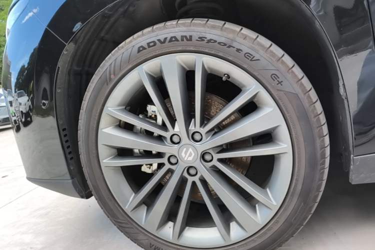 Used Leapmotor C16 2026 Extended-Range 280 LiDAR Zhizun Edition 6 Seats Left Front Wheel Hub