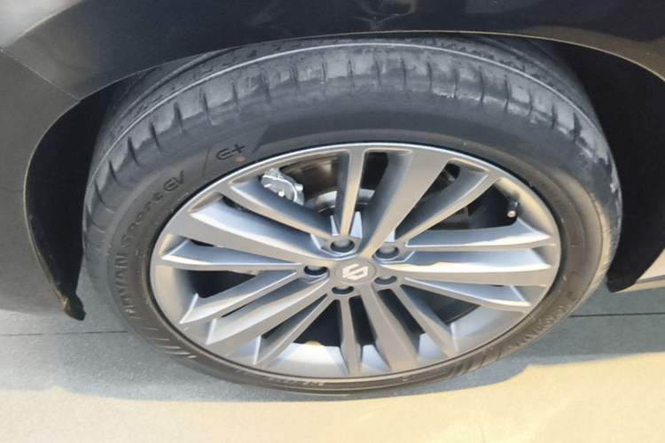 Used Leapmotor C16 2026 Extended-Range 280 LiDAR Zhizun Edition 6 Seats Left Front Wheel Hub