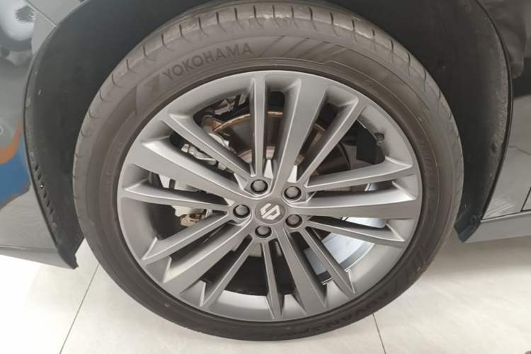 Used Leapmotor C16 2026 Extended-Range 280 LiDAR Zhizun Edition 6 Seats Left Front Wheel Hub