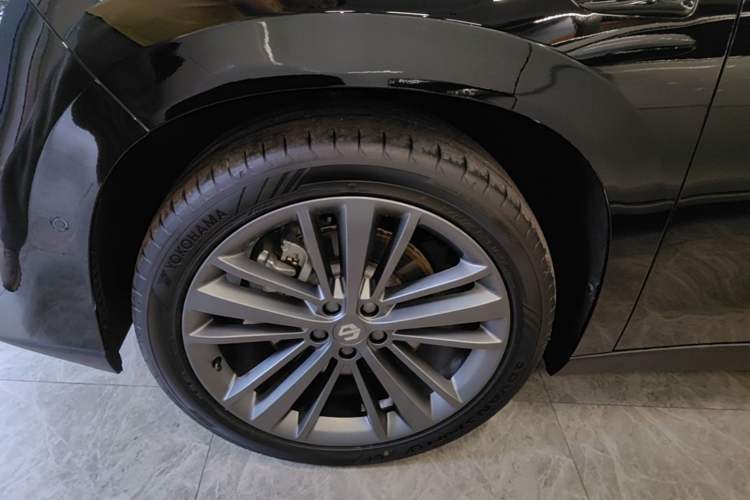 Used Leapmotor C16 2026 Extended-Range 280 LiDAR Zhizun Edition 6 Seats Left Front Wheel Hub