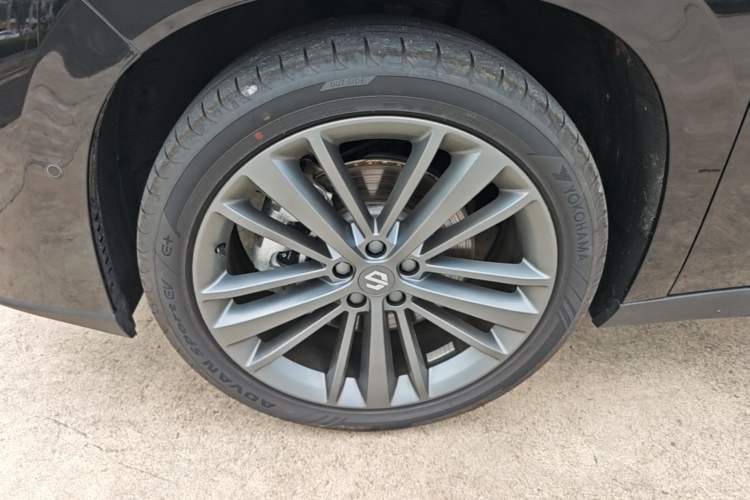 Used Leapmotor C16 2026 Extended-Range 280 LiDAR Zhizun Edition 6 Seats Left Front Wheel Hub