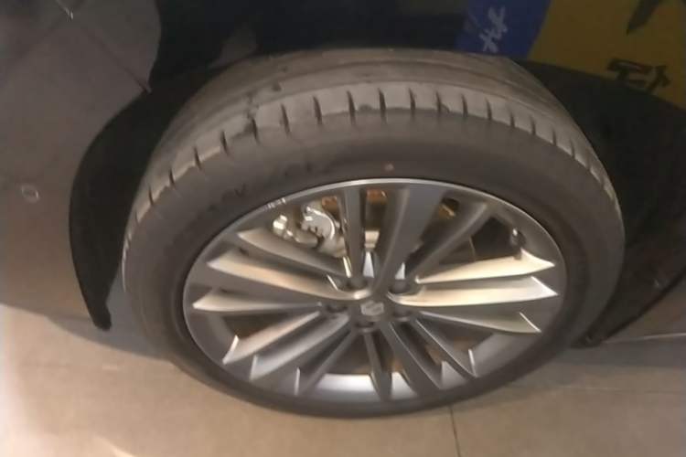 Used Leapmotor C16 2026 Extended-Range 280 LiDAR Zhizun Edition 6 Seats Left Front Wheel Hub