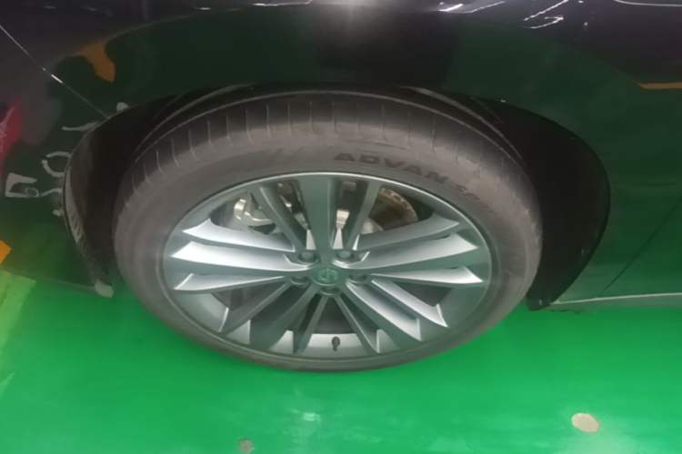 Used Leapmotor C16 2026 Extended-Range 280 LiDAR Zhizun Edition 6 Seats Left Front Wheel Hub