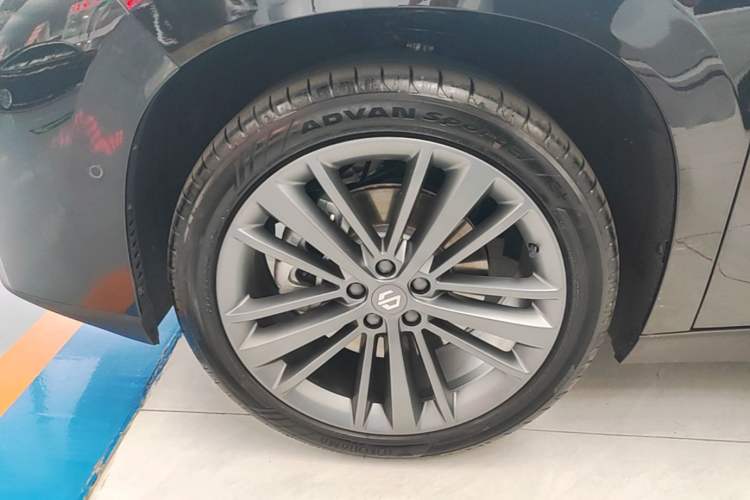 Used Leapmotor C16 2026 Extended-Range 280 LiDAR Zhizun Edition 6 Seats Left Front Wheel Hub