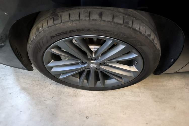 Used Leapmotor C16 2026 All-Electric 630 LiDAR Zhizun Edition 6 Seats Left Front Wheel Hub