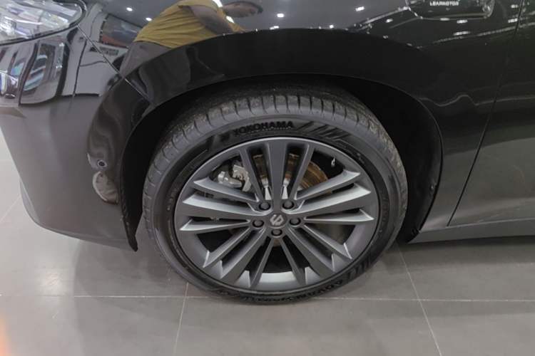 Used Leapmotor C16 2026 Extended-Range 280 LiDAR Zhizun Edition 6 Seats Left Front Wheel Hub