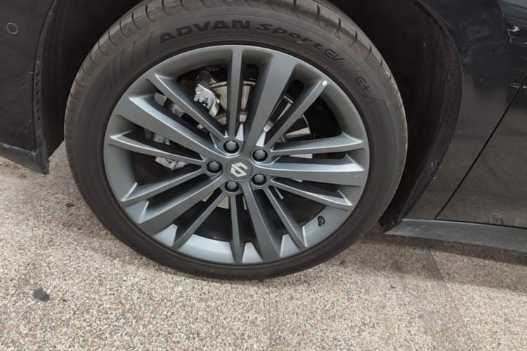 Used Leapmotor C16 2026 Extended-Range 280 LiDAR Zhizun Edition 6 Seats Left Front Wheel Hub