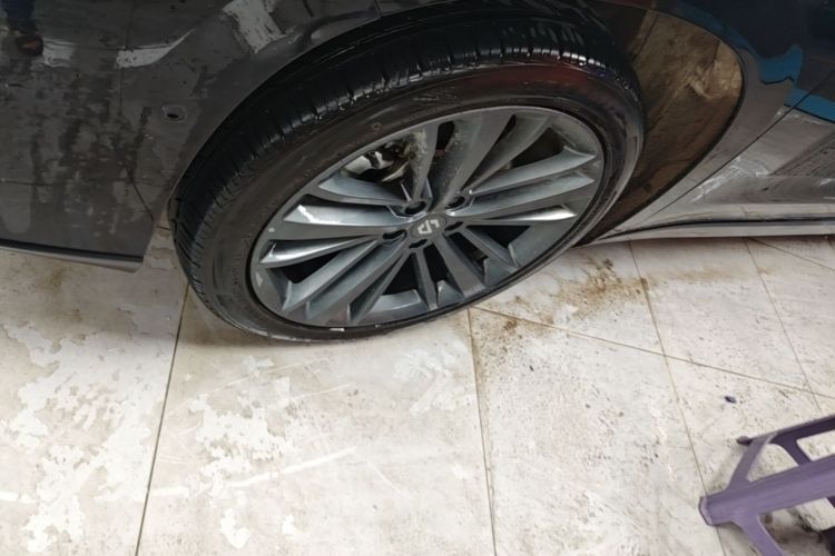 Used Leapmotor C16 2026 Extended-Range 280 LiDAR Zhizun Edition 6 Seats Left Front Wheel Hub