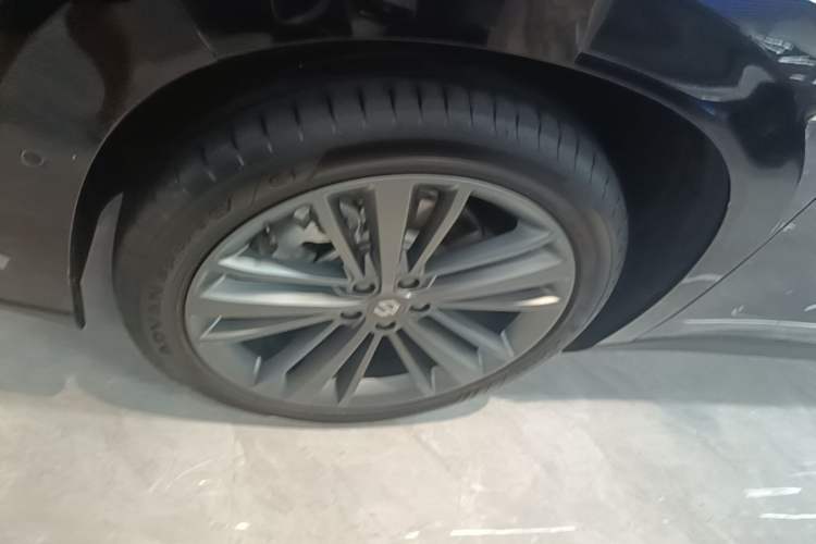 Used Leapmotor C16 2026 Extended-Range 280 LiDAR Zhizun Edition 6 Seats Left Front Wheel Hub