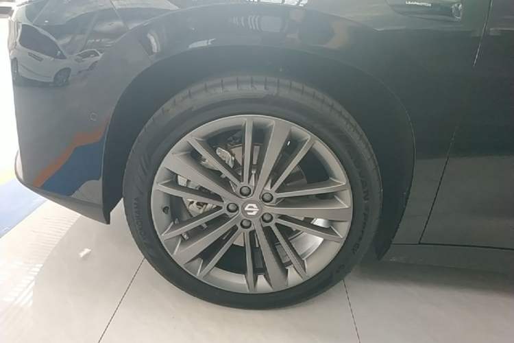 Used Leapmotor C16 2026 Extended-Range 280 LiDAR Zhizun Edition 5 Seats Left Front Wheel Hub